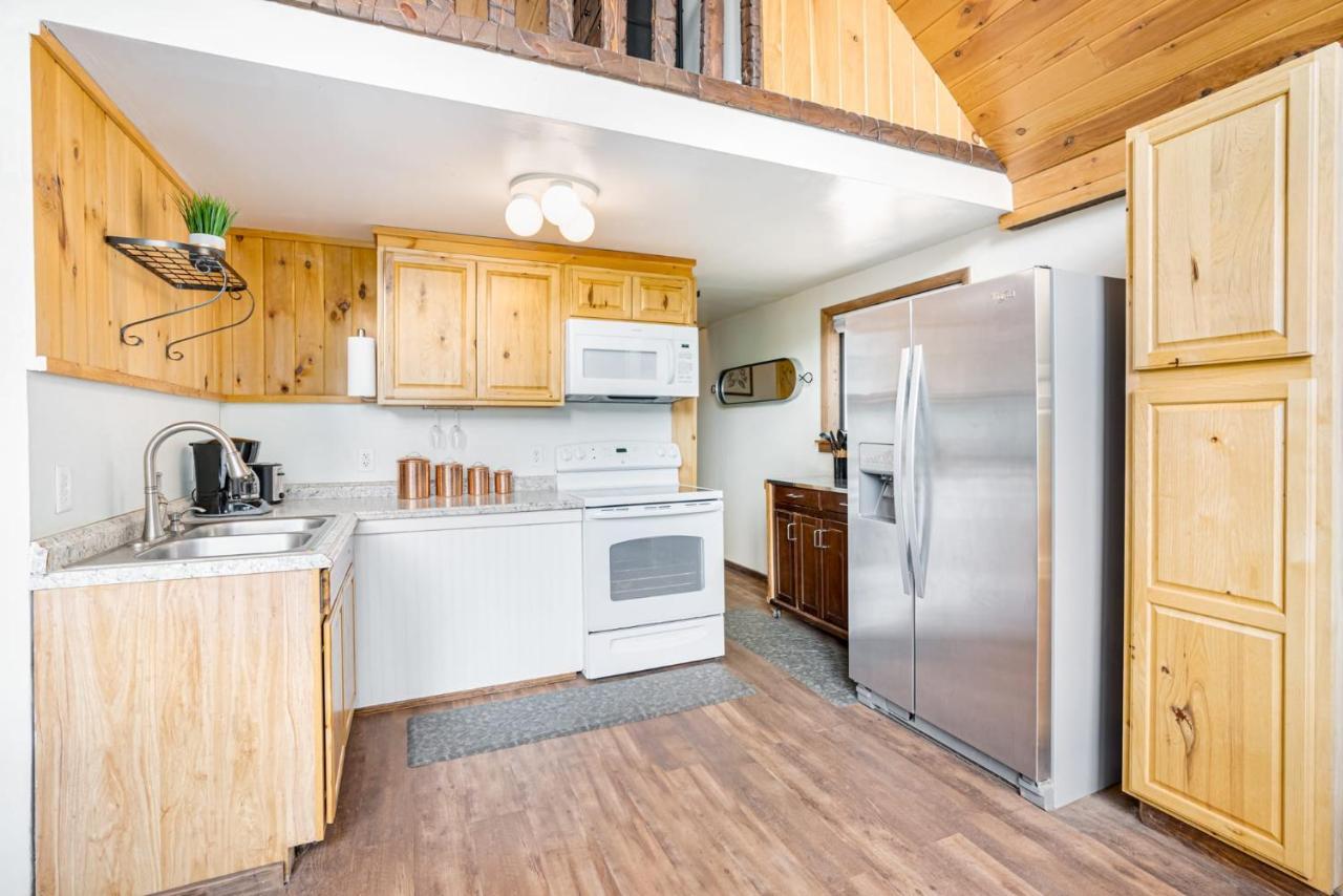 Quaint Loft Cabin W Hot Tub, Firepit, Deck & Grill Hedgesville Zewnętrze zdjęcie