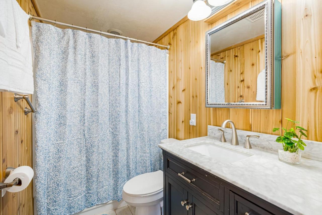 Quaint Loft Cabin W Hot Tub, Firepit, Deck & Grill Hedgesville Zewnętrze zdjęcie