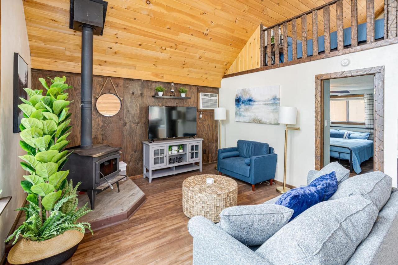 Quaint Loft Cabin W Hot Tub, Firepit, Deck & Grill Hedgesville Zewnętrze zdjęcie