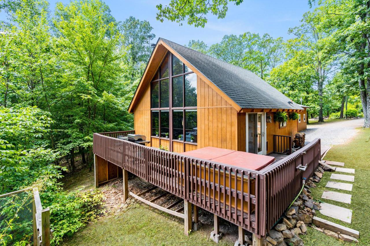 Quaint Loft Cabin W Hot Tub, Firepit, Deck & Grill Hedgesville Zewnętrze zdjęcie