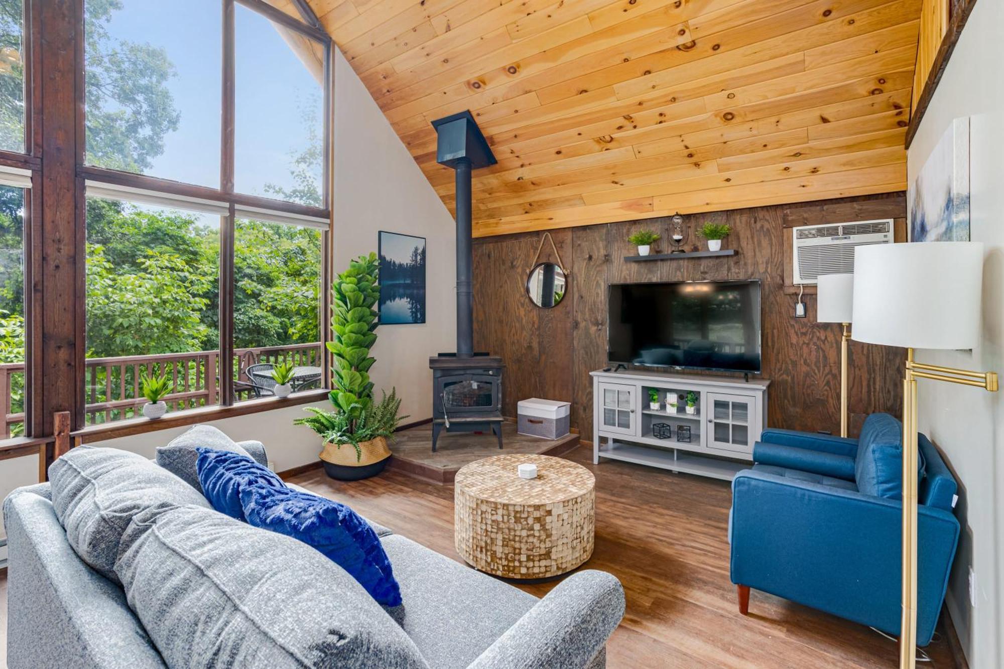 Quaint Loft Cabin W Hot Tub, Firepit, Deck & Grill Hedgesville Zewnętrze zdjęcie