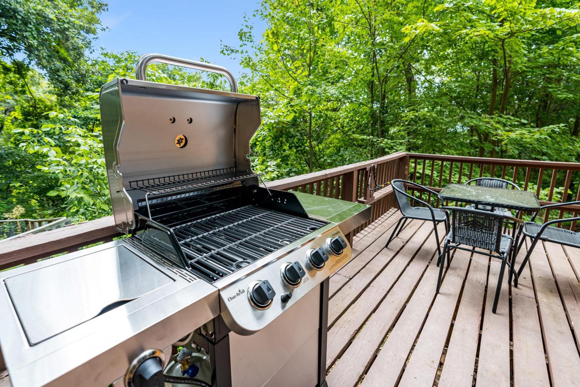 Quaint Loft Cabin W Hot Tub, Firepit, Deck & Grill Hedgesville Zewnętrze zdjęcie