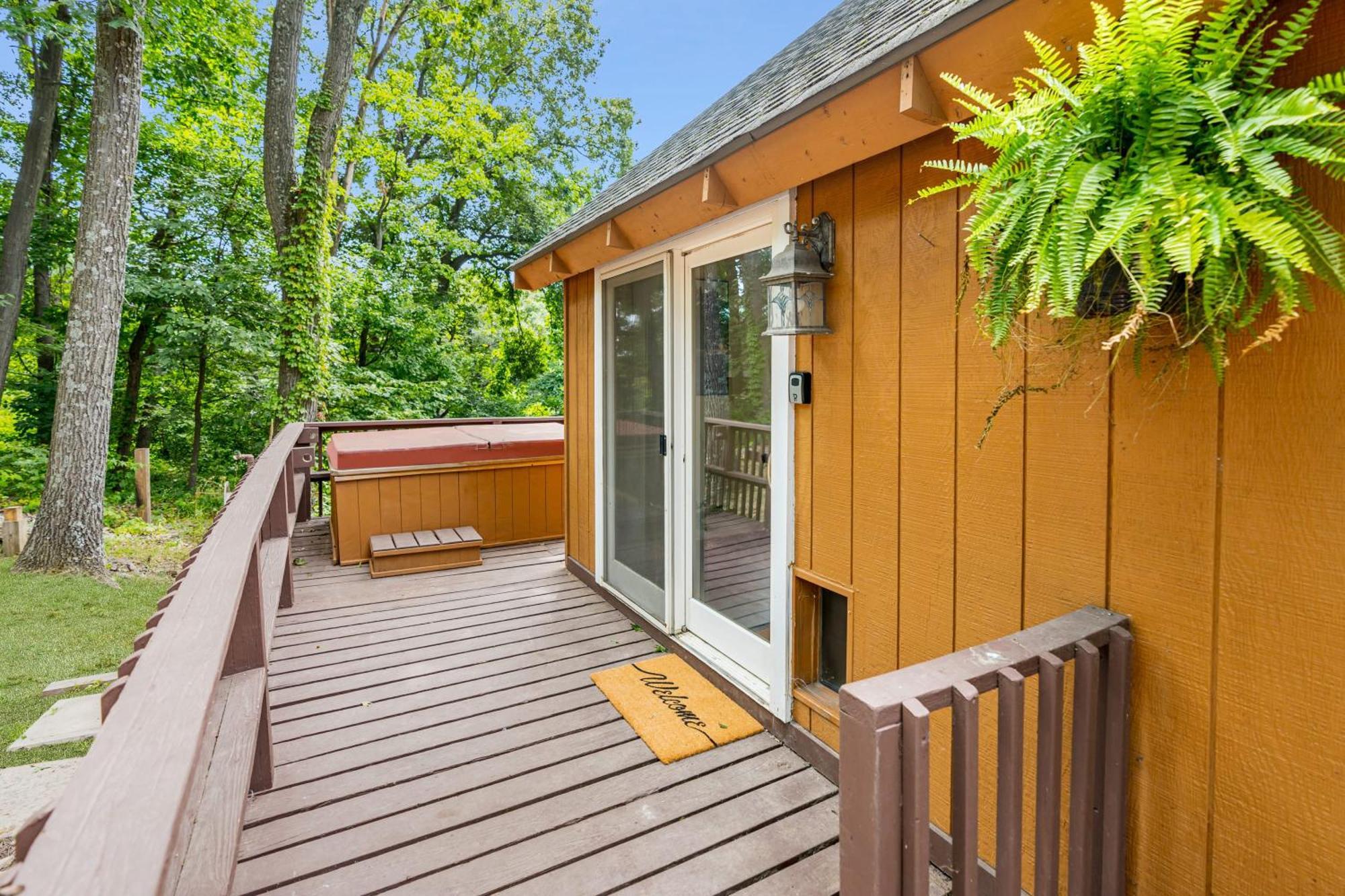 Quaint Loft Cabin W Hot Tub, Firepit, Deck & Grill Hedgesville Zewnętrze zdjęcie